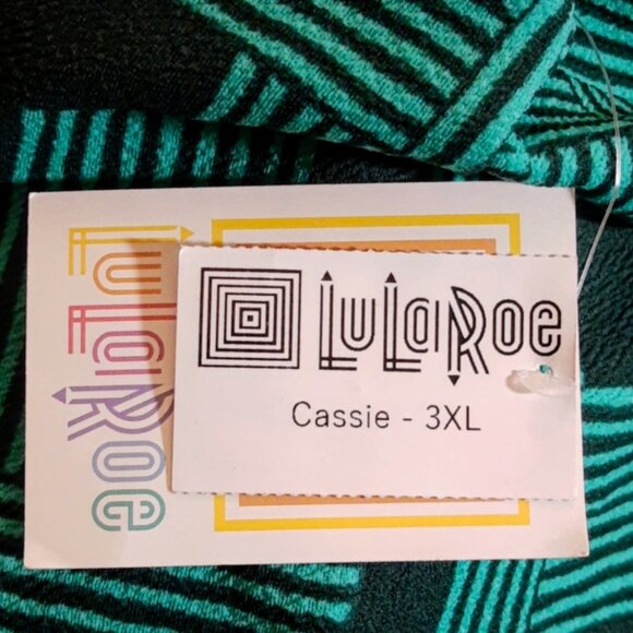 LuLaRoe Dark Green and Light Green Geometric Pattern Cassie Skirt Size 3XL NWT - Picture 4 of 6